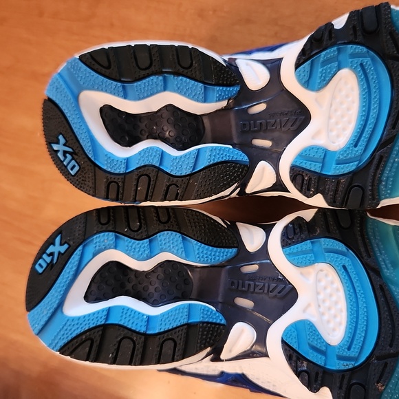 NWOT, Mizuno X10, ladies running shoes, size US 6 - Picture 4 of 12
